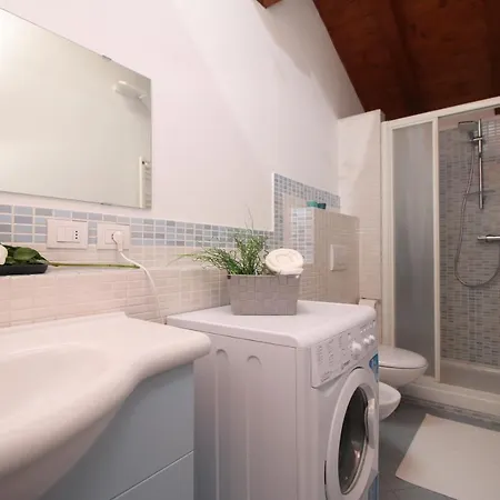 Lägenhet La Casa Del Pittore Como